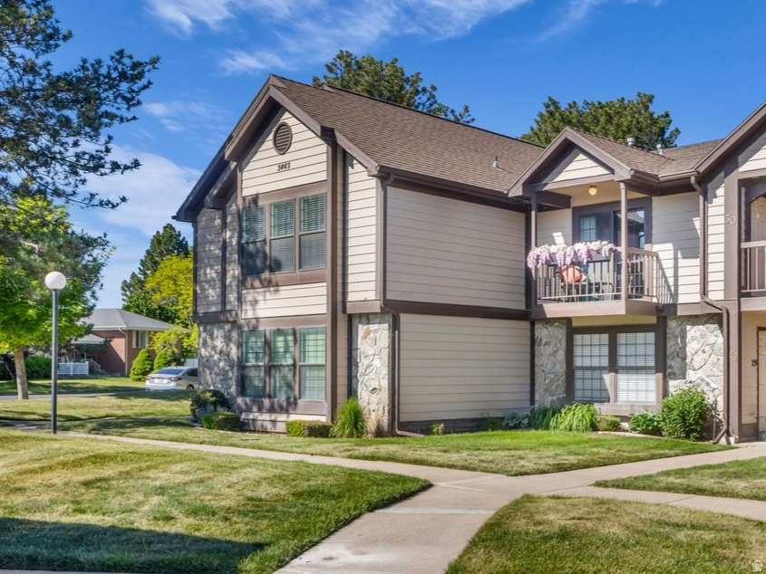 STONEGATE CONDOS - Residential