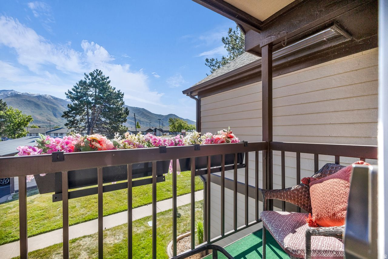 STONEGATE CONDOS - Residential