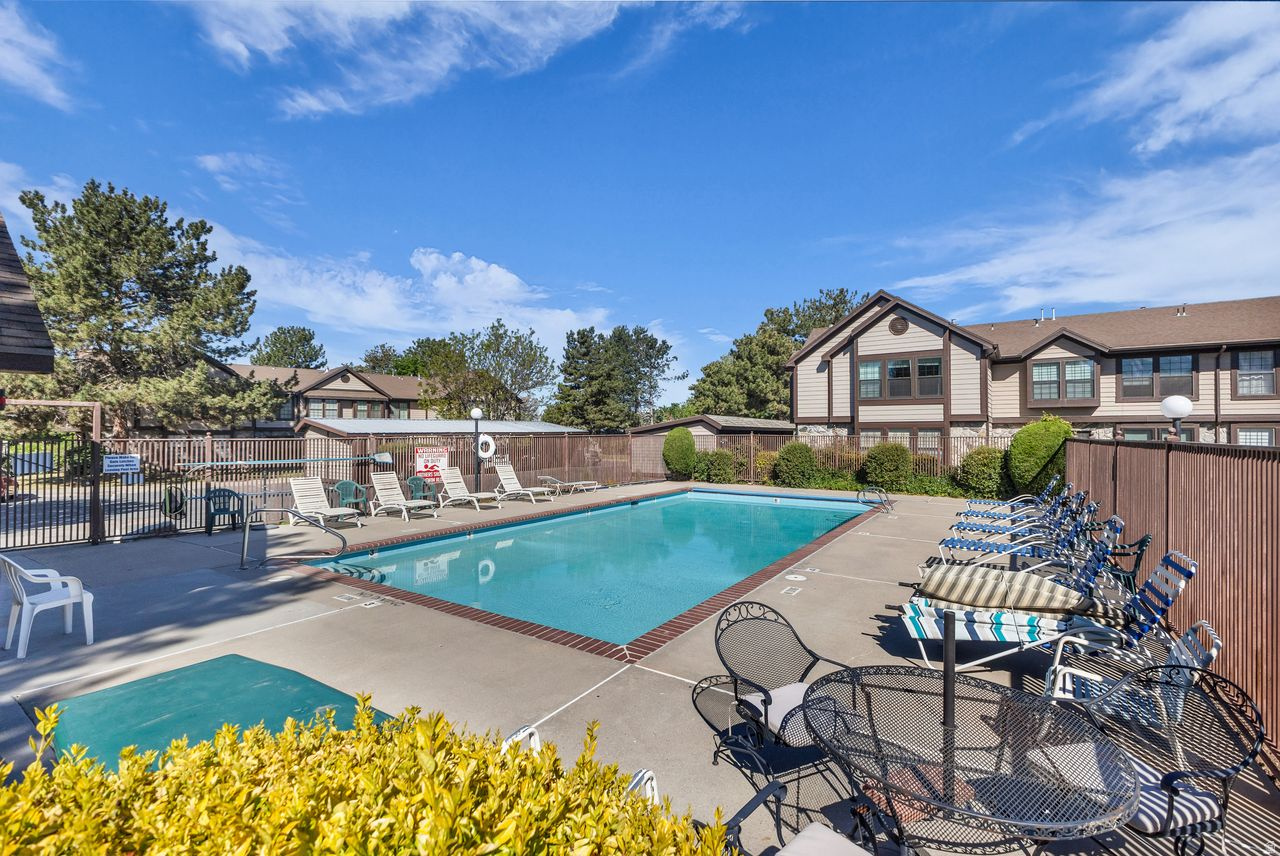 STONEGATE CONDOS - Residential
