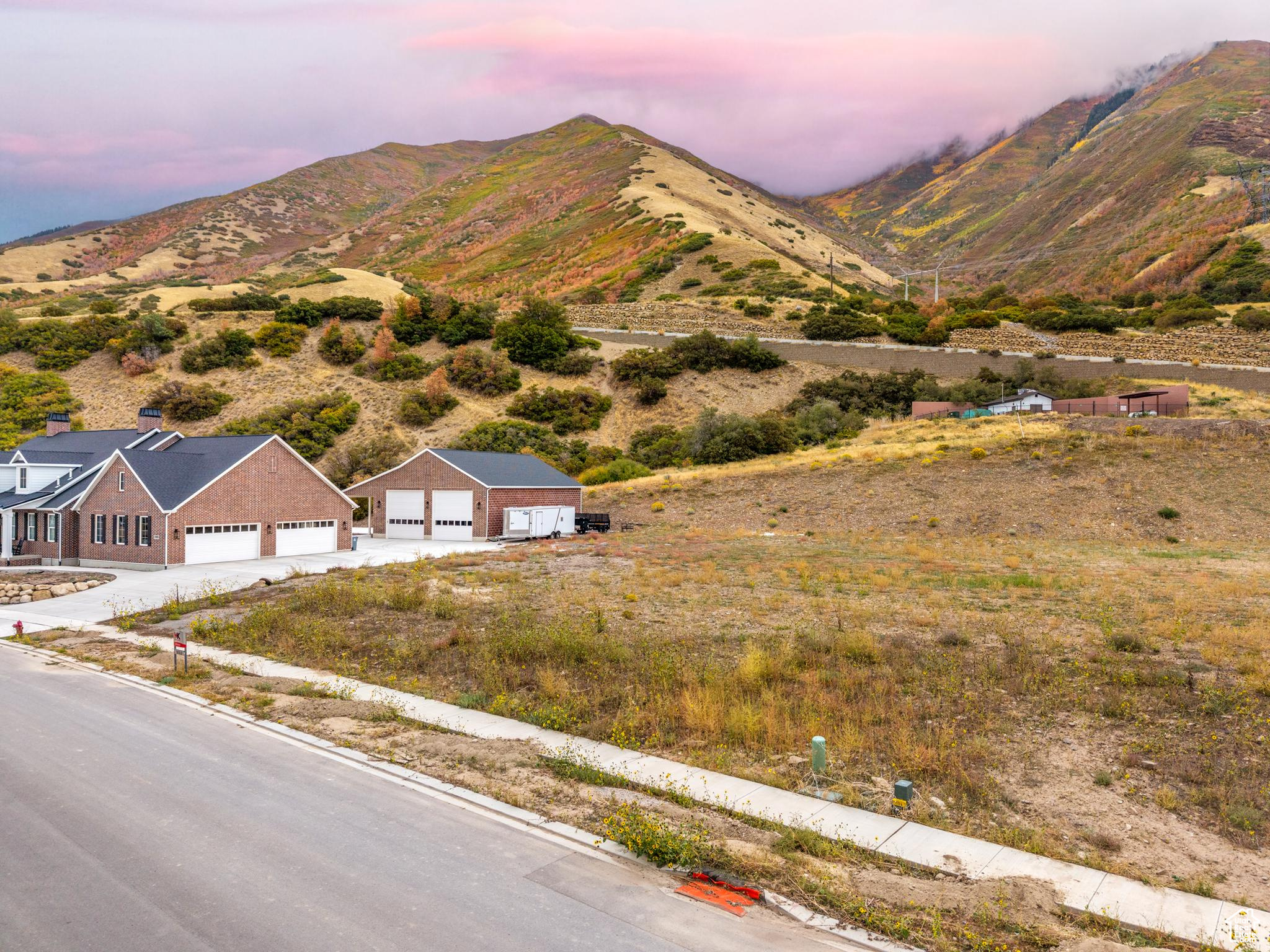 HIDDEN HOLLOW - Land