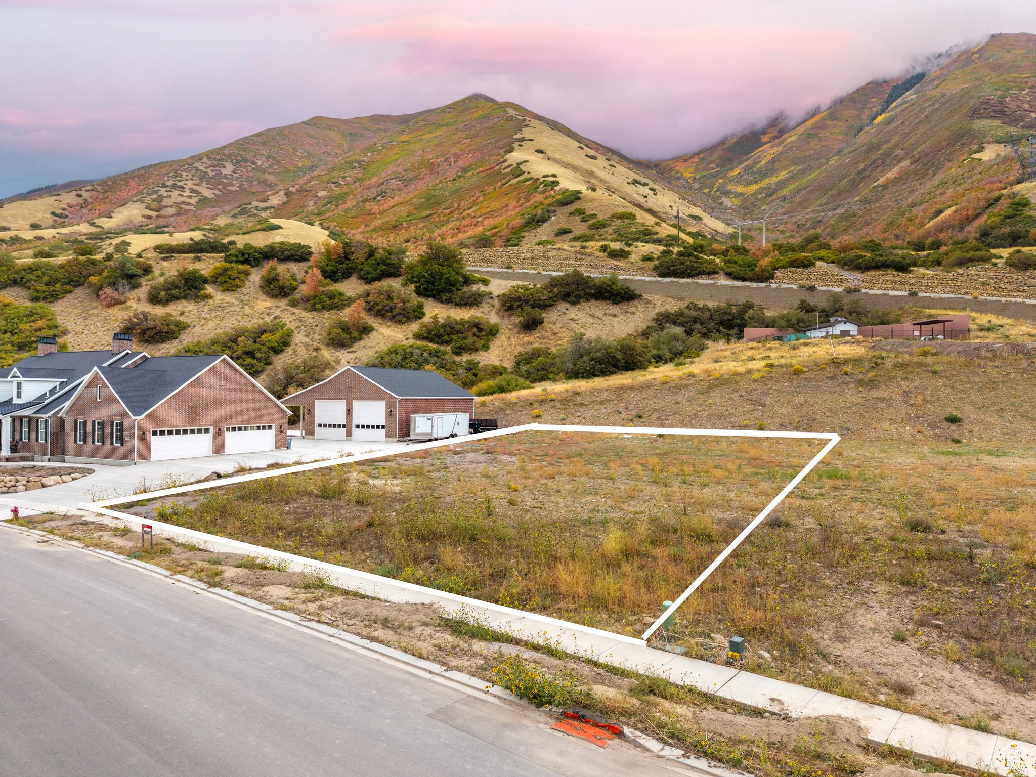 HIDDEN HOLLOW - Land