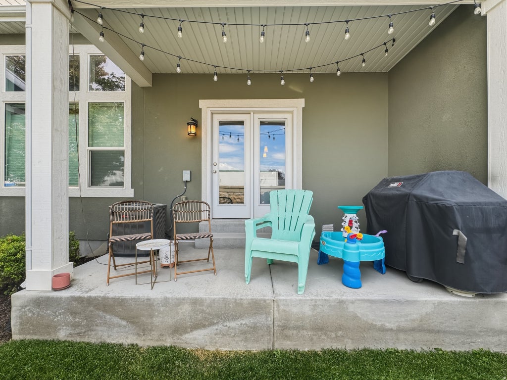 Photo of 9256 S ASHBOURNE DR, Sandy, UT 84094 (MLS # 2186339)