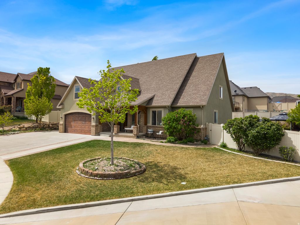 Photo of 2209 S HUNTER DR, Saratoga Springs, UT 84045 (MLS # 2152722)