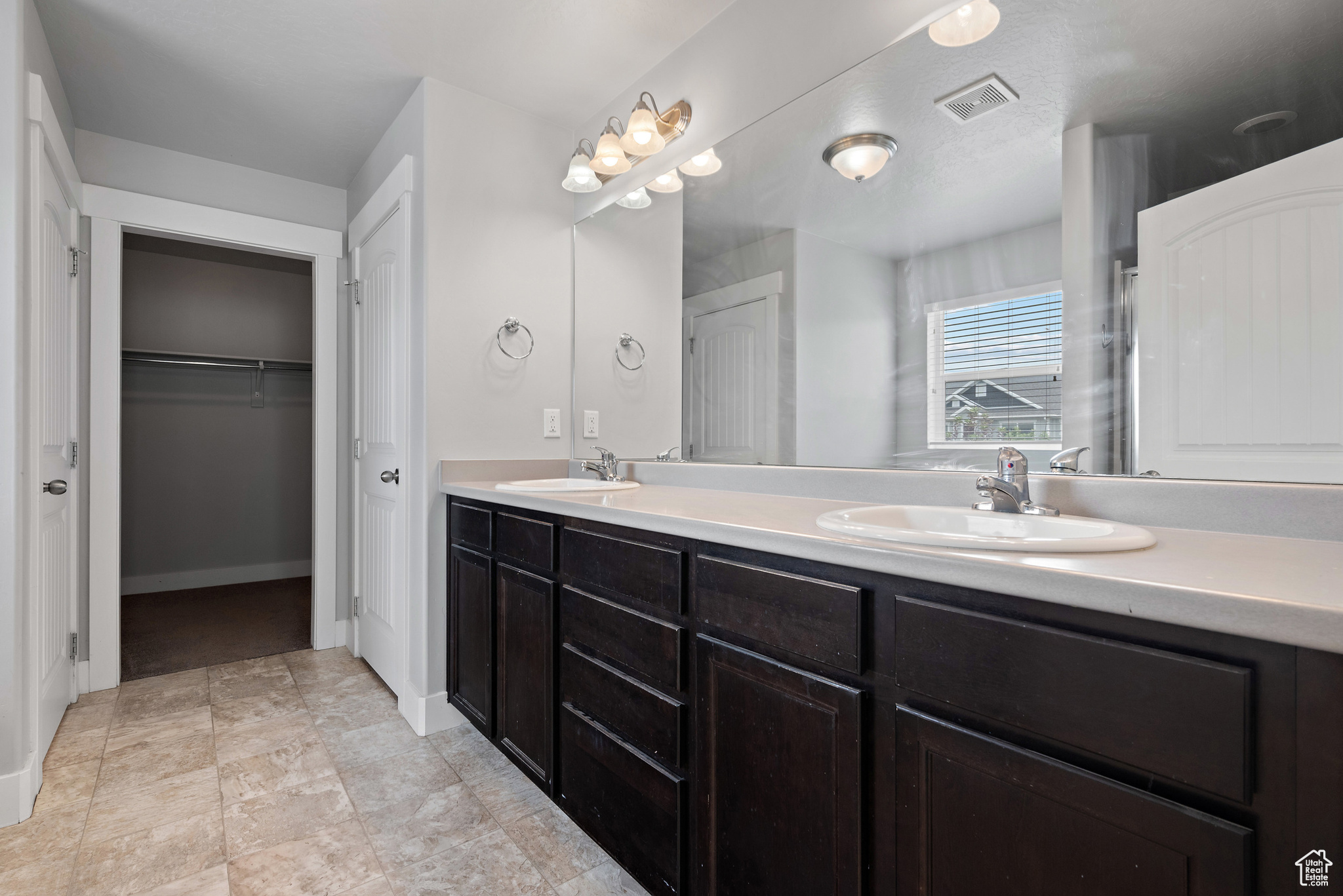 SILVER LAKE - Residential