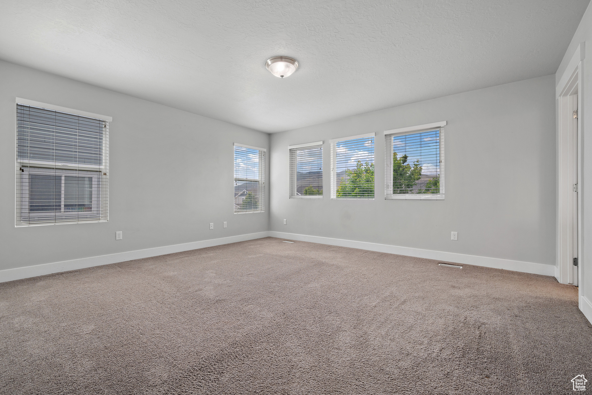 SILVER LAKE - Residential