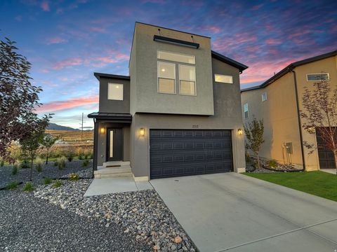 Photo of 3713 S WHITE ASH DR, Mapleton, UT 84664 (MLS # 2120196)