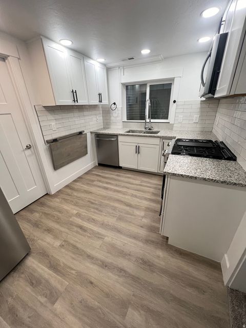 Tiny photo for 1872 E CRESTHILL DR S #B, Holladay, UT 84117 (MLS # 2126518)