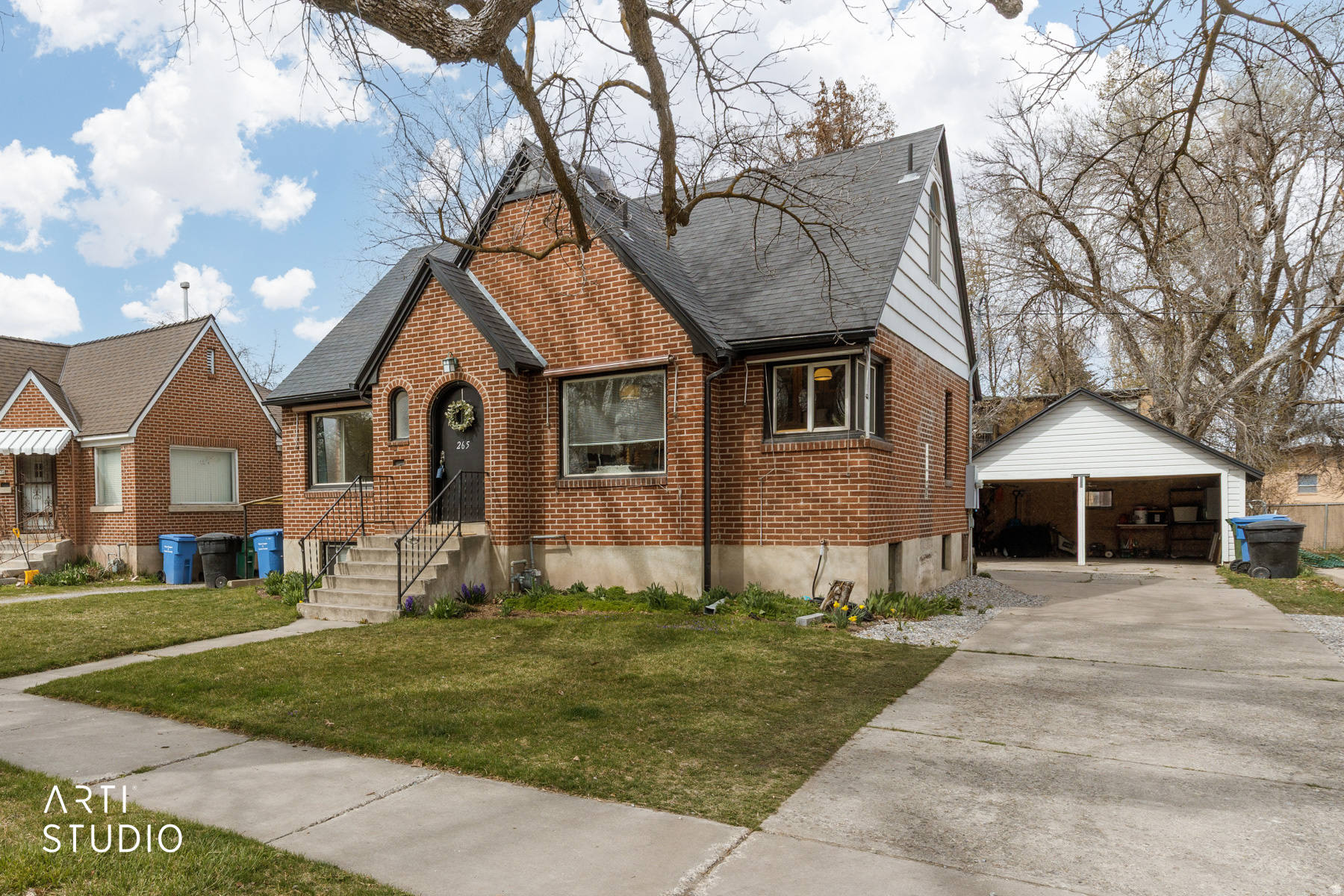 Main image without alt text