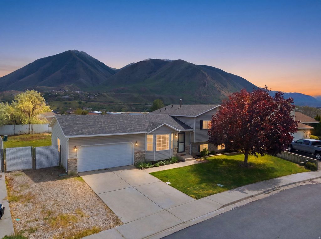 Photo of 1649 S SPANISH RIDGE DR E, Spanish Fork, UT 84660 (MLS # 2154320)