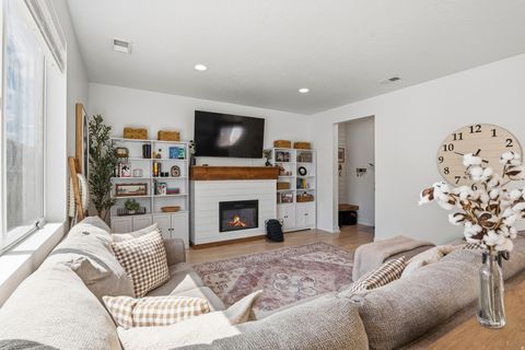 Tiny photo for 1532 N WOODSIDE DR, Spanish Fork, UT 84660 (MLS # 2152228)