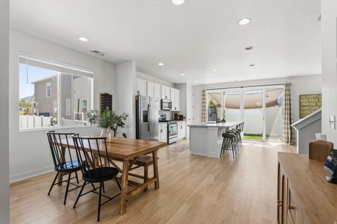 Tiny photo for 1532 N WOODSIDE DR, Spanish Fork, UT 84660 (MLS # 2152228)