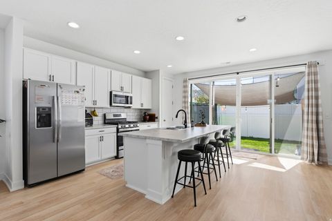 Tiny photo for 1532 N WOODSIDE DR, Spanish Fork, UT 84660 (MLS # 2152228)