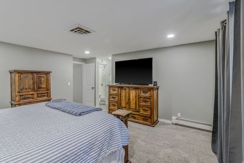 Tiny photo for 330 E 3325 N, North Ogden, UT 84414 (MLS # 2161864)