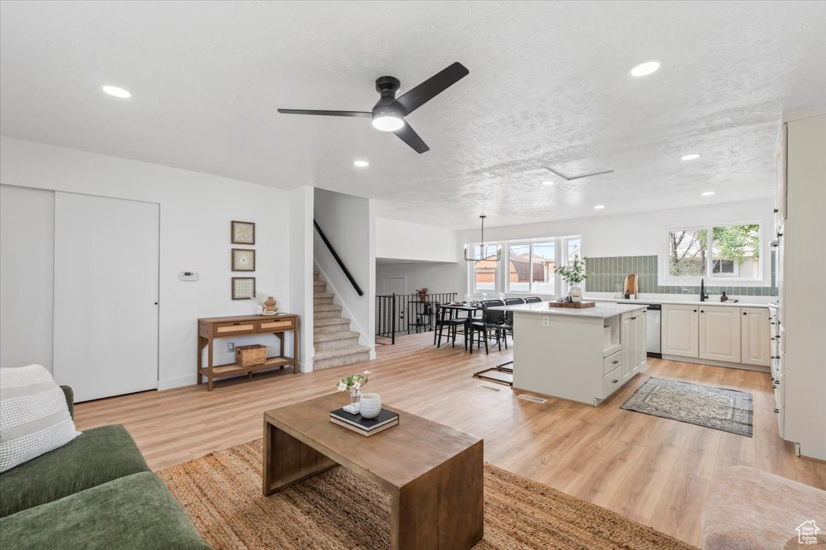 WOODRIDGE - Residential