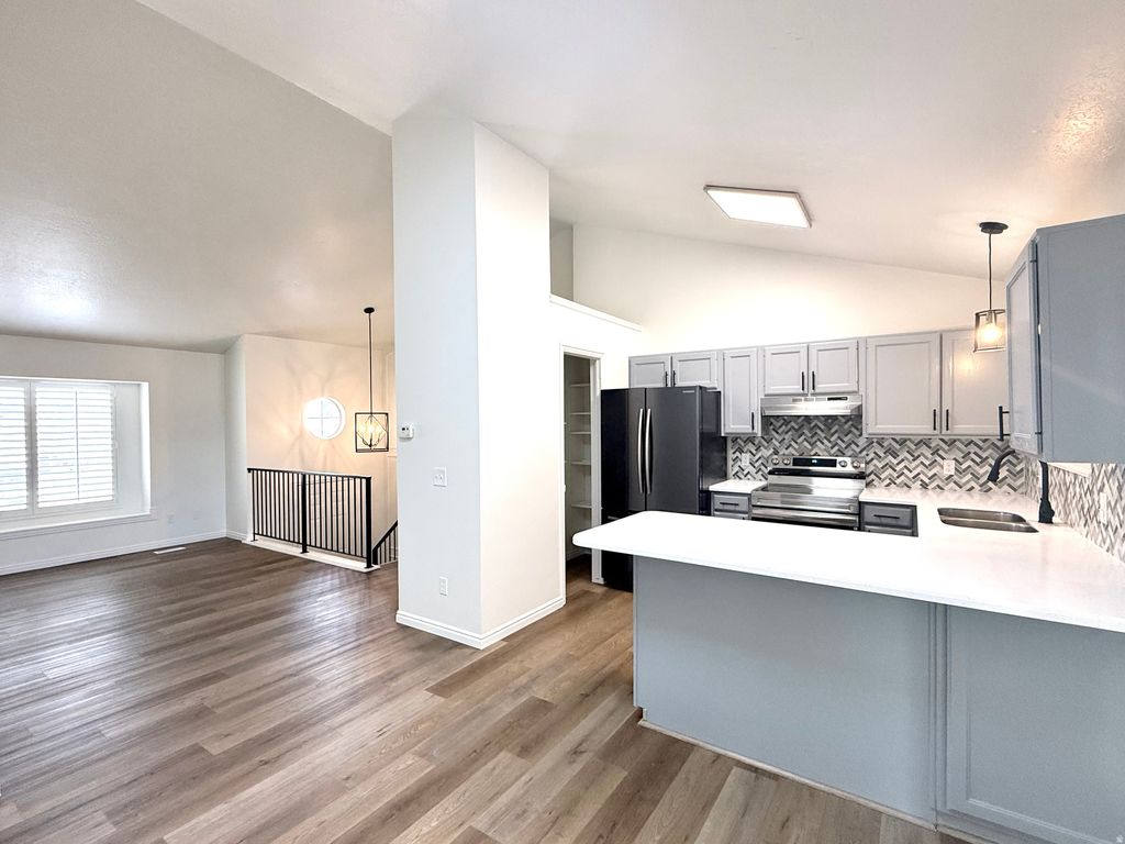 Photo of 478 W 180 N, Clearfield, UT 84015 (MLS # 2142329)