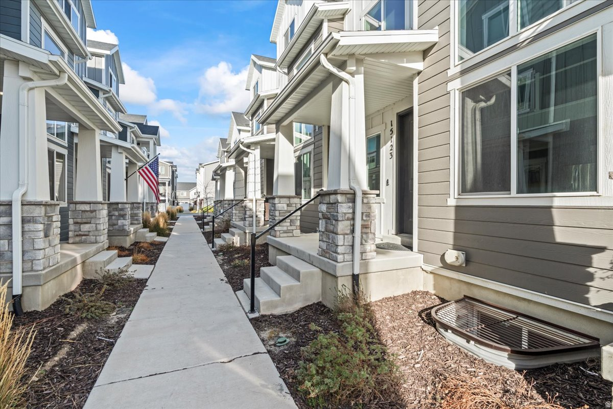 DAY RANCH TOWNS - Residential