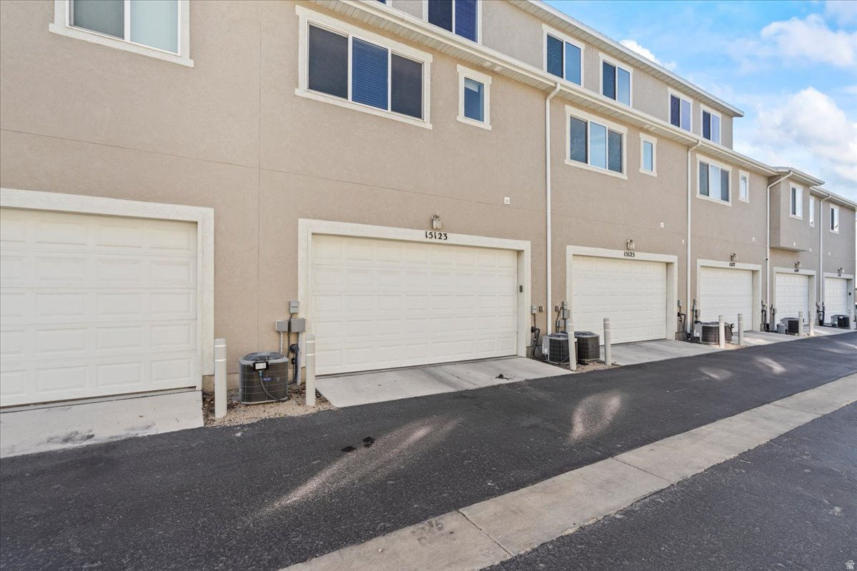 DAY RANCH TOWNS - Residential