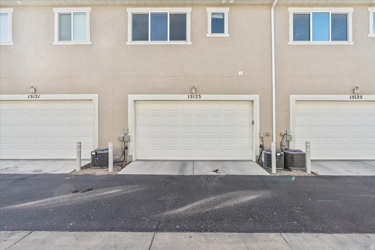 DAY RANCH TOWNS - Residential