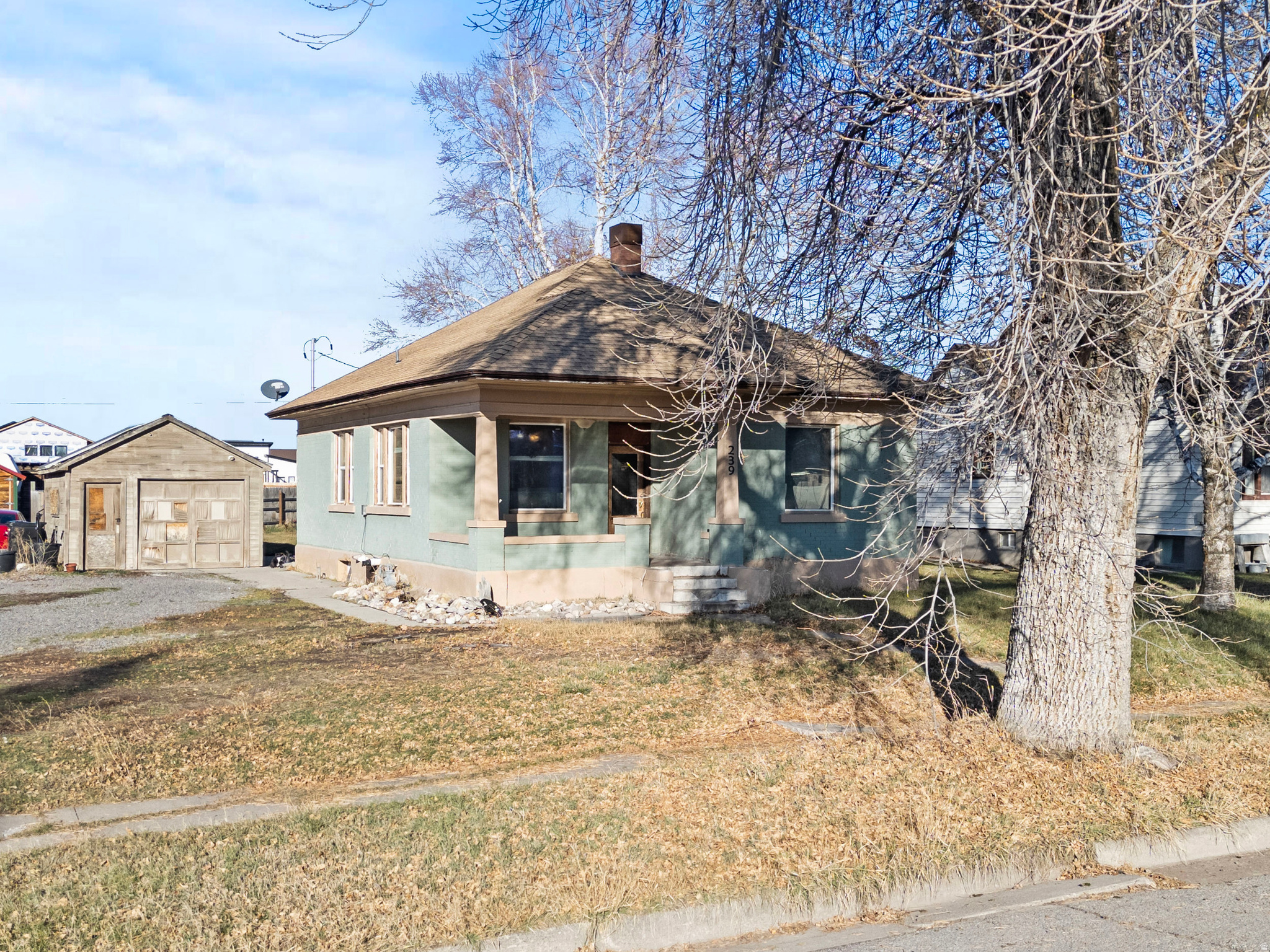 Main image without alt text