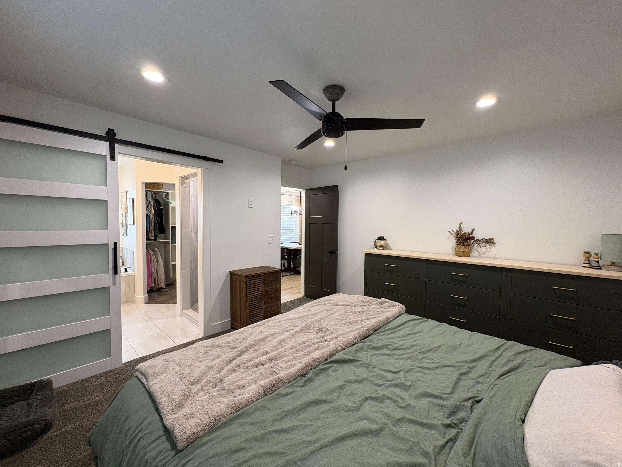 EASTSIDE VIEW - Residential