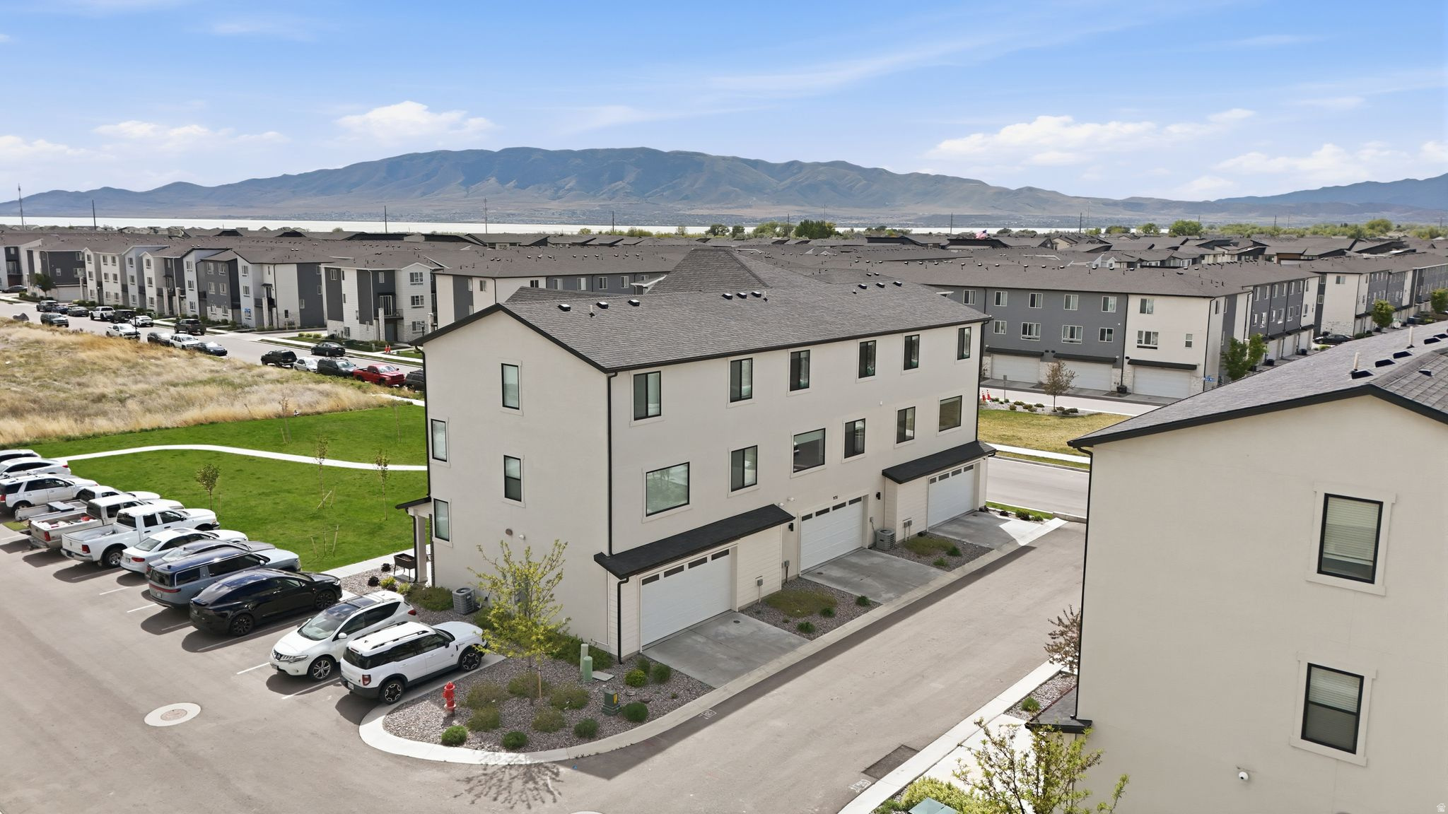 LAKESHORE LANDING - Residential