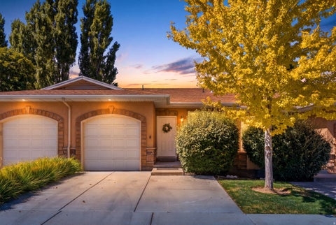 Townhouse For Sale - 9480 S Hidden Point Dr<br/> Sandy, UT 84070