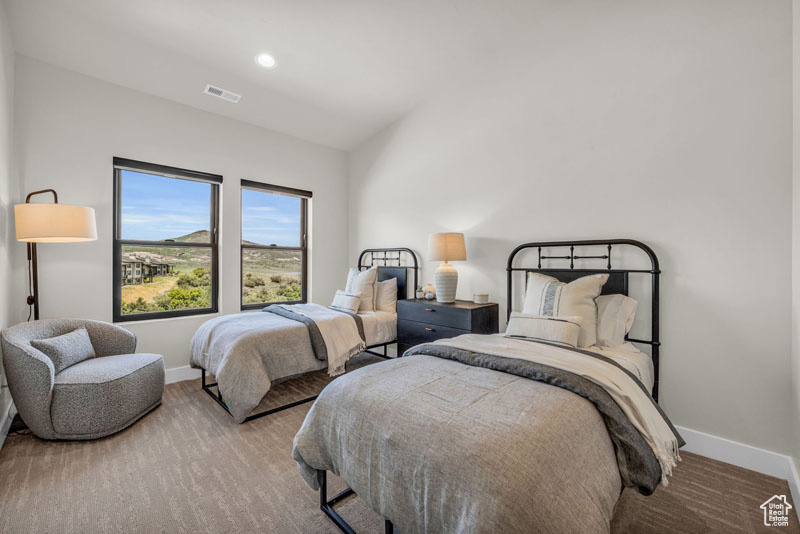 MAYFLOWER LAKESIDE - Residential