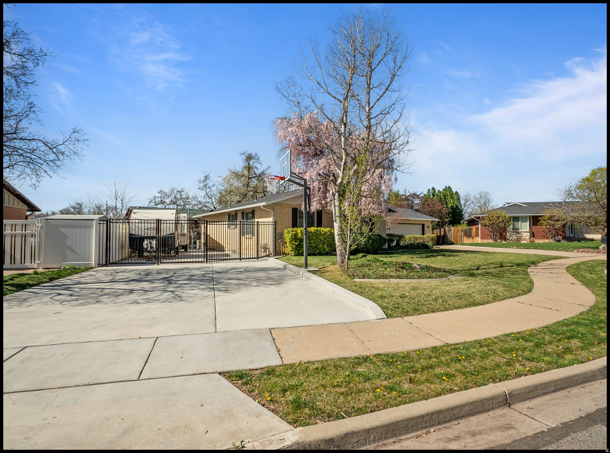 OAKRIDGE VILLAGE SUB - Residential