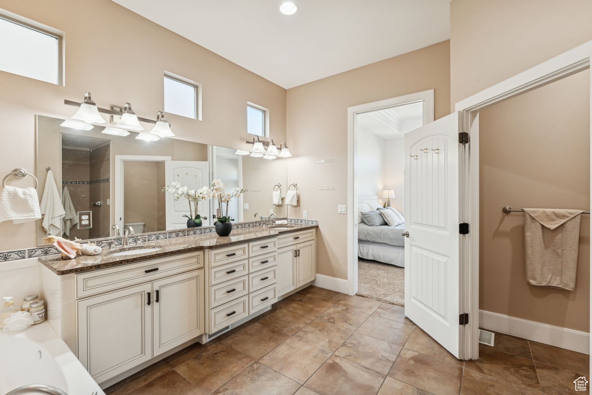 THANKSGIVING VILLAGE - Residential