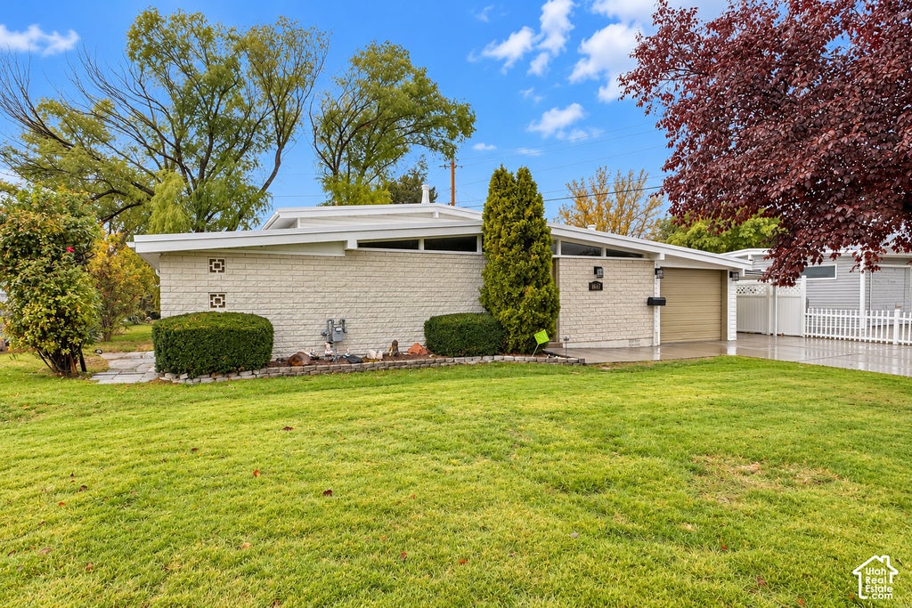 Photo of 1647 W LOVELY RD, Taylorsville, UT 84123 (MLS # 2191019)