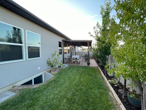 Tiny photo for 394 W PARKWAY DR S, Kaysville, UT 84037 (MLS # 2151651)