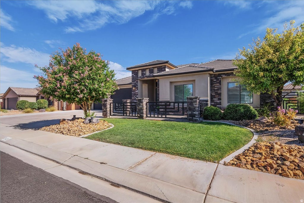 Photo of 3426 W 2570 S, Hurricane, UT 84737 (MLS # 2168753)