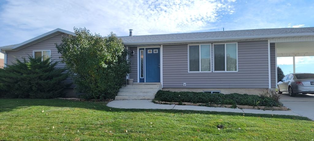 Photo of 460 N COTTONWOOD DR, Orangeville, UT 84537 (MLS # 2120251)