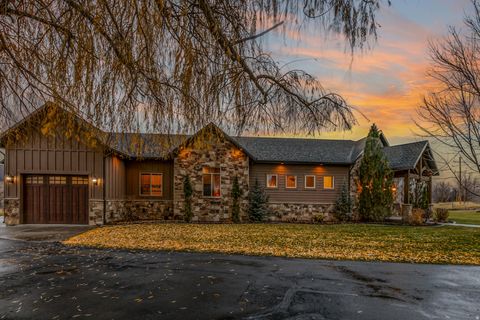 Tiny photo for 6611 E 100 S, Huntsville, UT 84317 (MLS # 2129035)