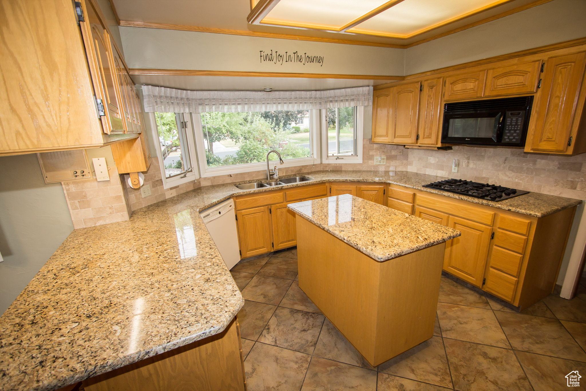 720 MOUNTAIN VIEW DR