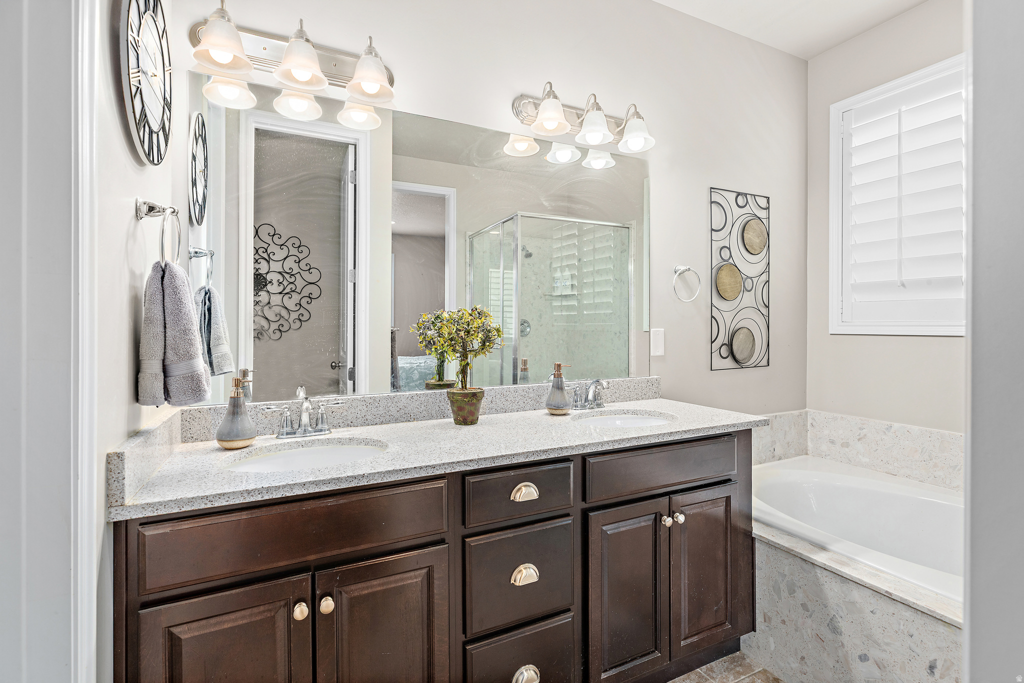 BROADVIEW SHORES - Residential