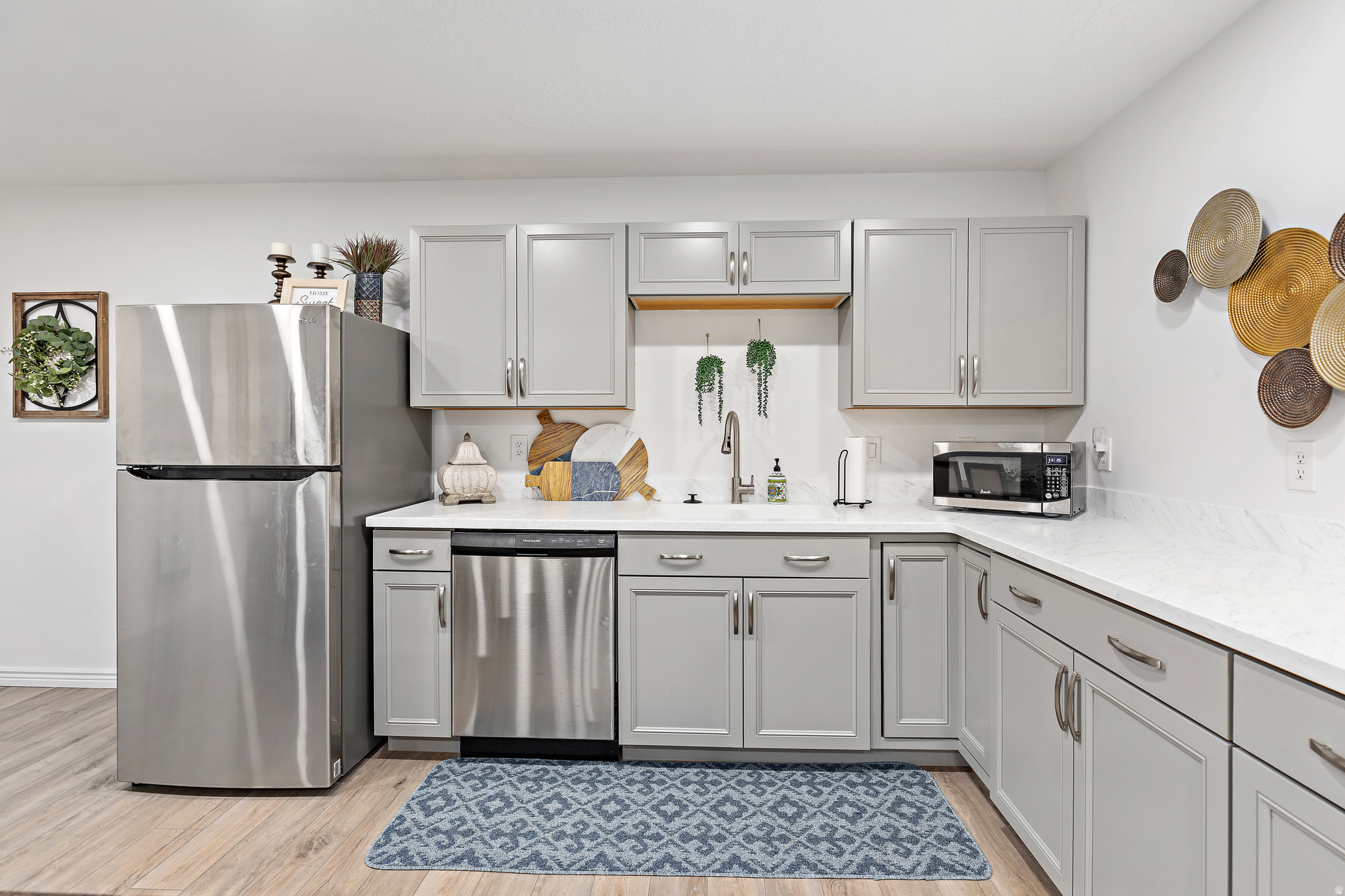 BROADVIEW SHORES - Residential