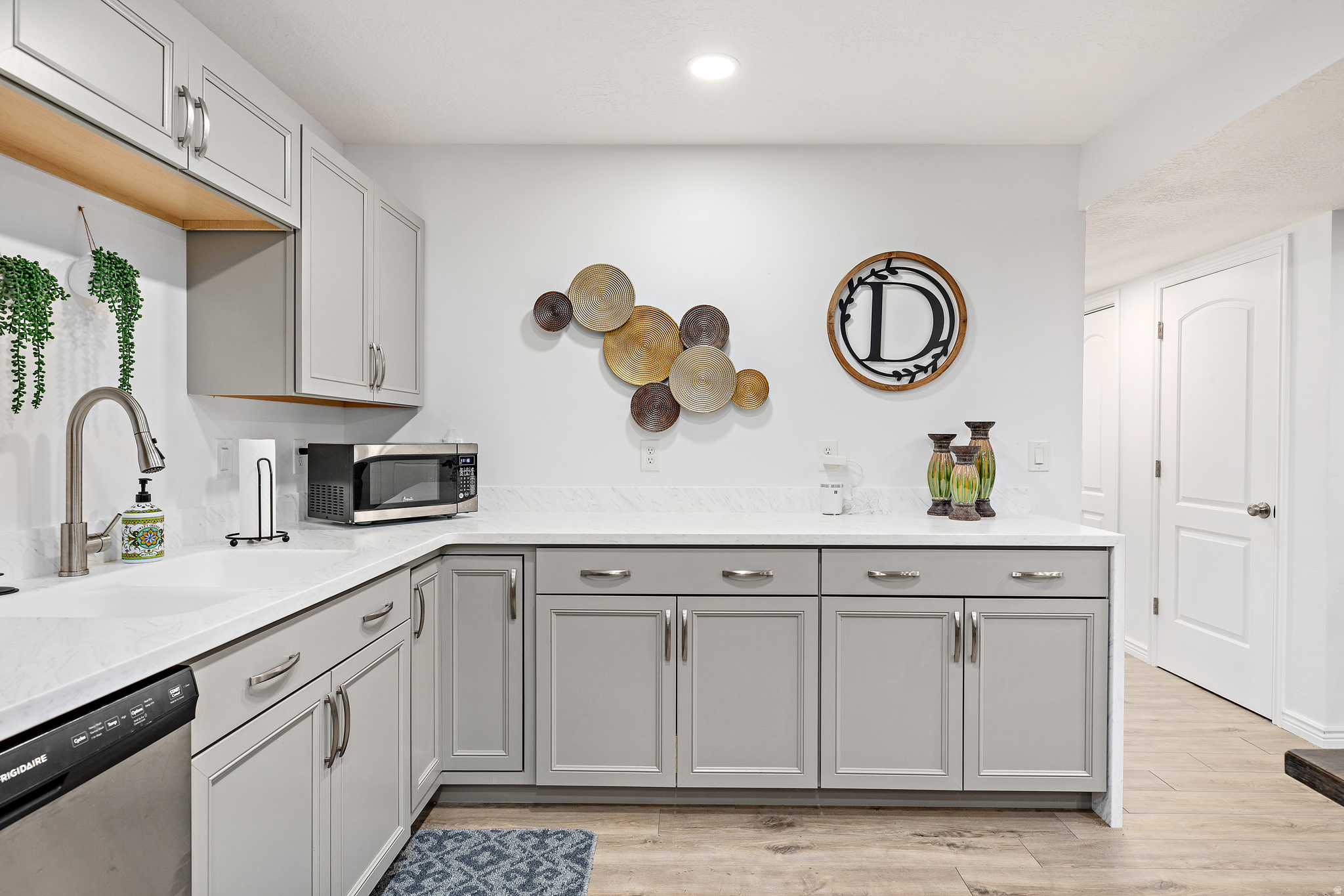 BROADVIEW SHORES - Residential