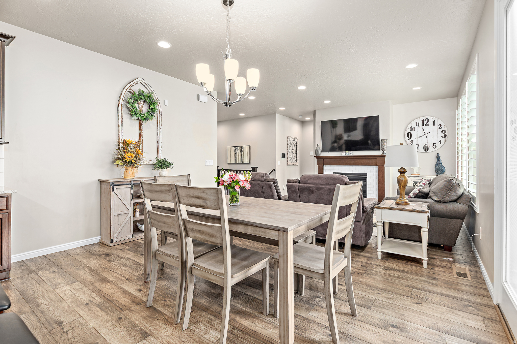 BROADVIEW SHORES - Residential