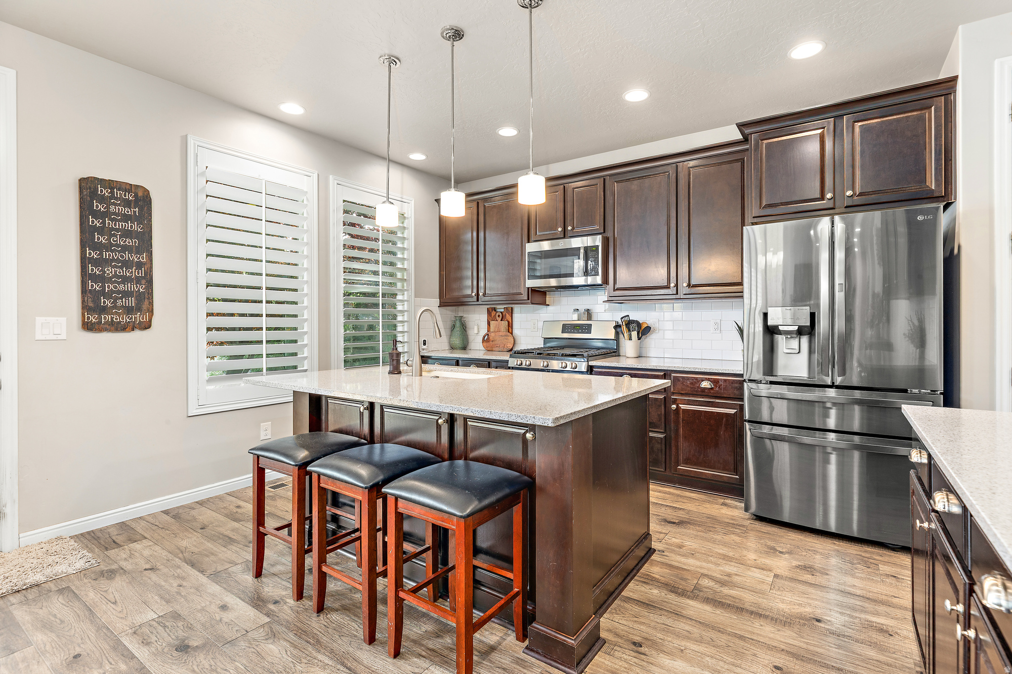 BROADVIEW SHORES - Residential