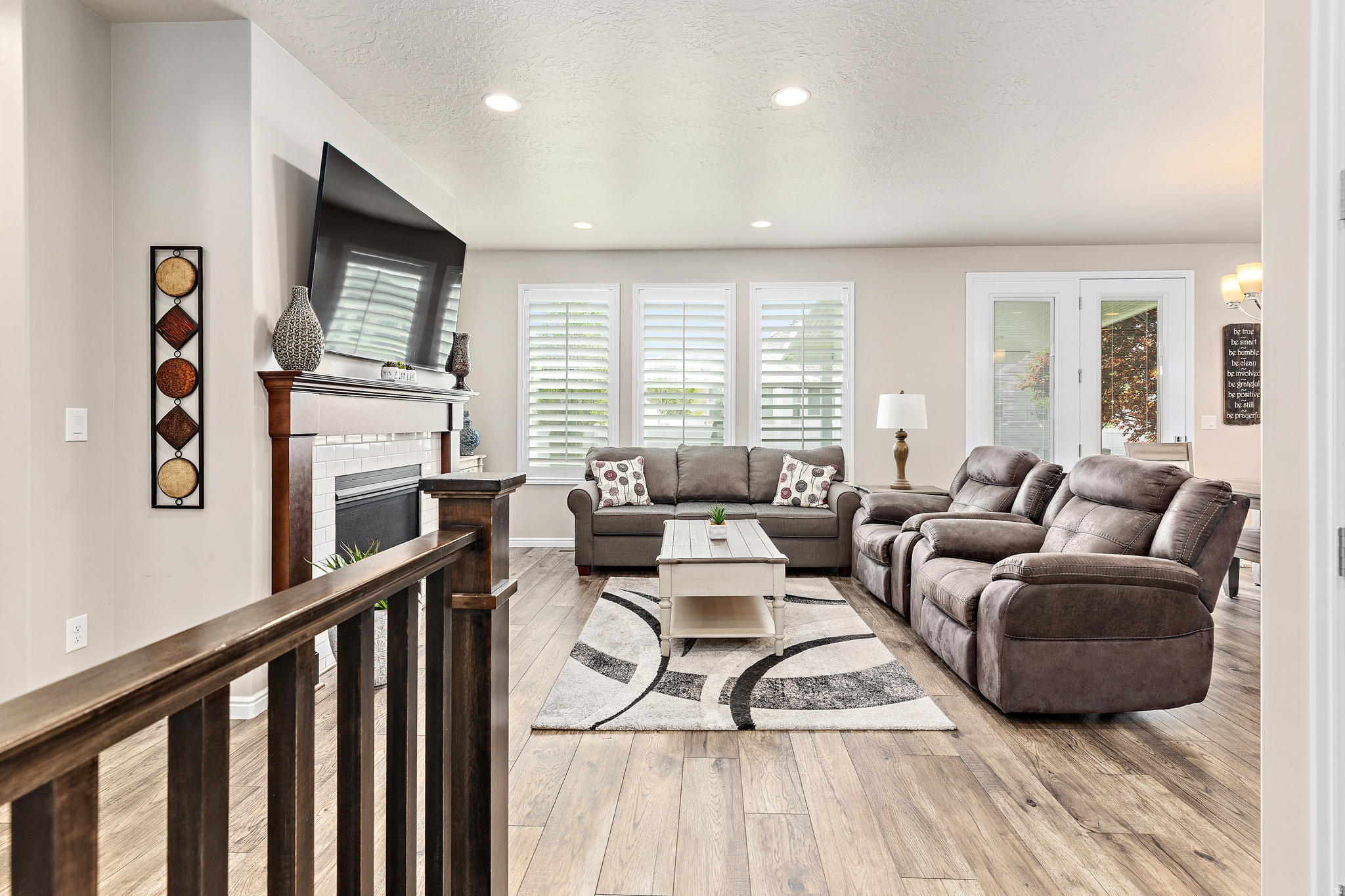 BROADVIEW SHORES - Residential