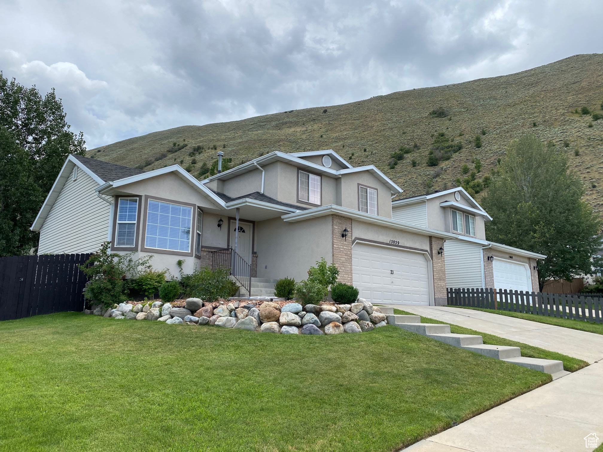 4 bedroom 4 bathroom Single Family home in sought after South Mountain Draper neighborhood with Valley and Mountain views. 100% finished with fully fenced yard and 2 car garage. Great floor plan with vaulted ceilings. Easy access to freeway and Top rated schools. Running trails and parks.