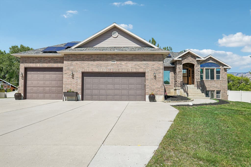 Photo of 2814 W 1700 N, Plain City, UT 84404 (MLS # 2163372)