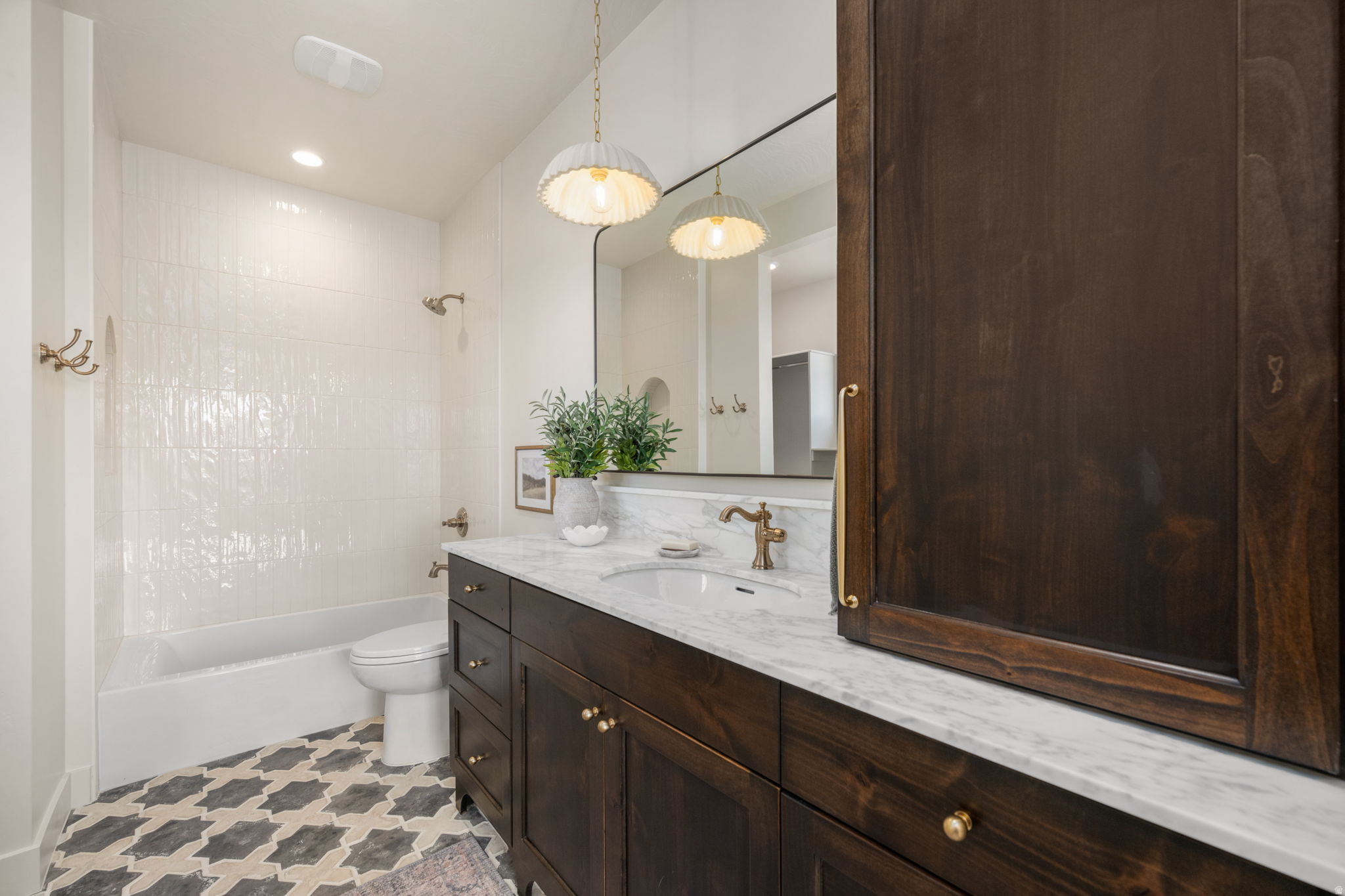 HOMESTEADS AT STUCKI FARMS - Residential