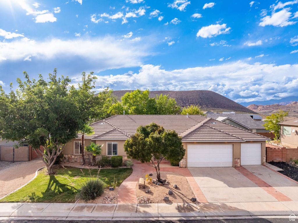 Photo of 1091 N 100 W, Hurricane, UT 84737 (MLS # 2118437)