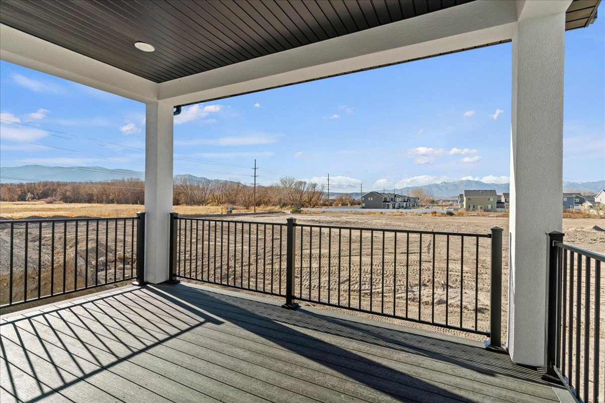 NORTH LAKE MEADOWS - Residential