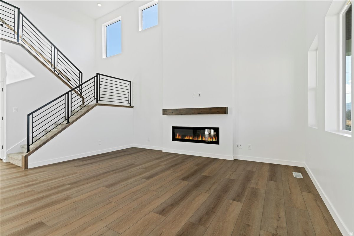 NORTH LAKE MEADOWS - Residential