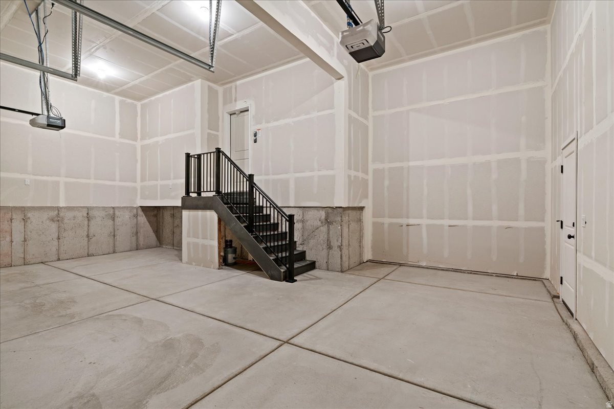 NORTH LAKE MEADOWS - Residential