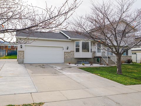 Photo of 324 E 670 N, Tooele, UT 84074 (MLS # 2122767)