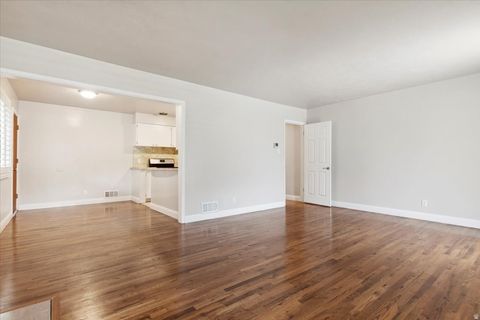 Tiny photo for 2948 S 900 E, Salt Lake City, UT 84106 (MLS # 2156001)
